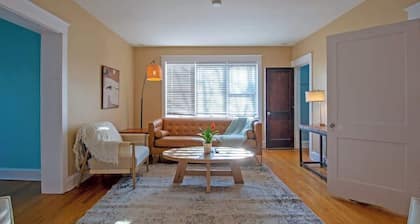 Bright & Airy Apartment w Massive Master Suite