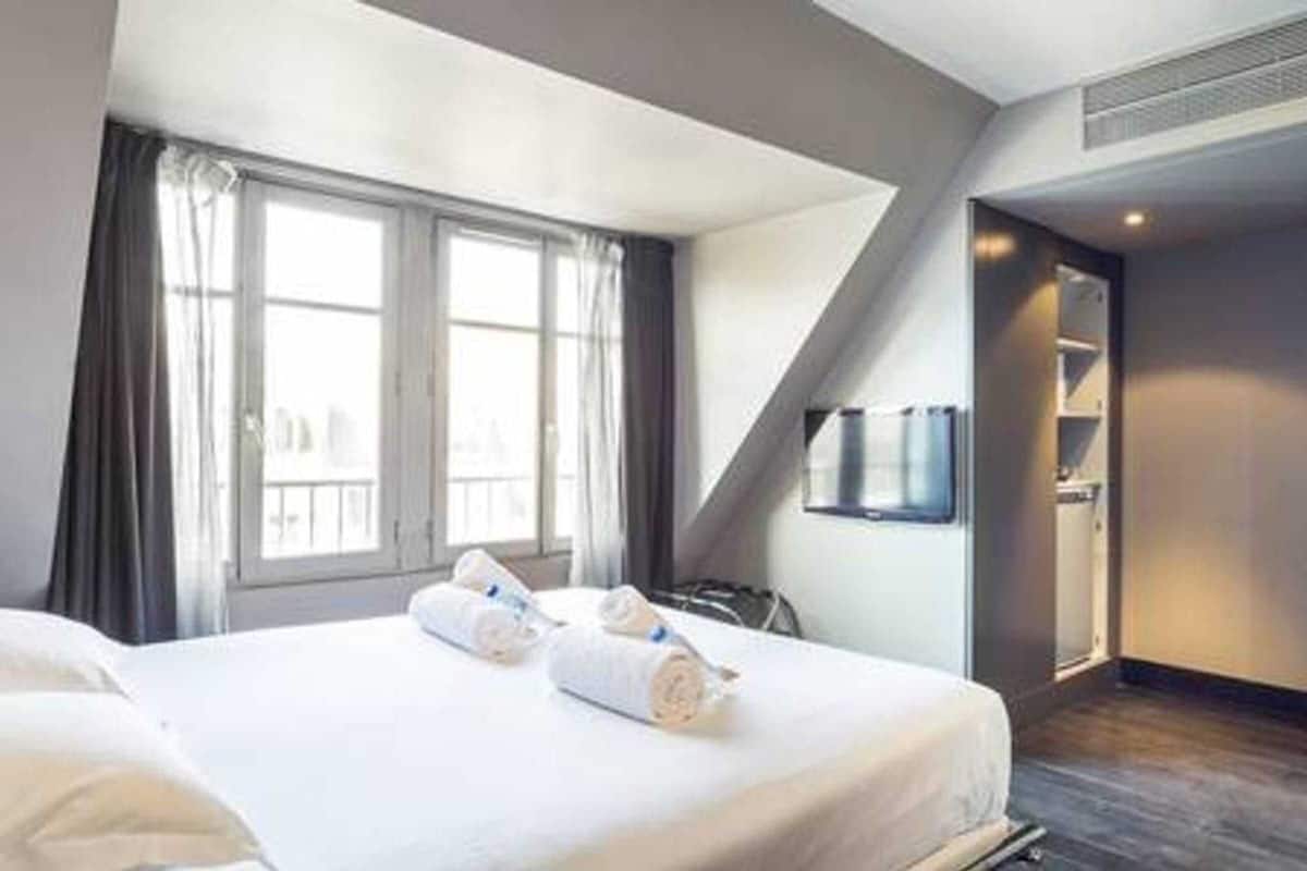 1 bedroom, individually decorated, individually furnished