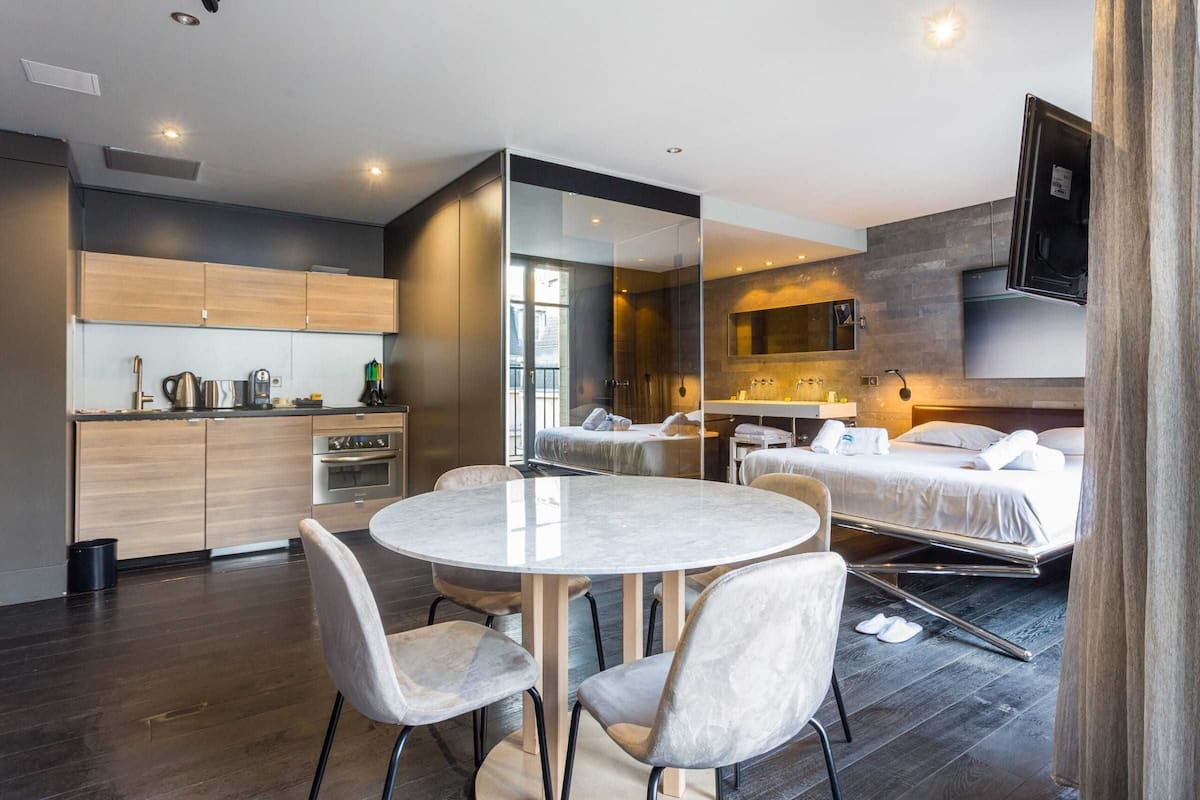 1 bedroom, individually decorated, individually furnished