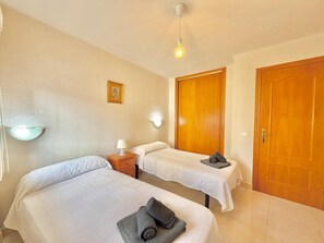 1 bedroom, iron/ironing board, bed sheets - TERRASOL CARACOLA 2 (Torre del Mar)