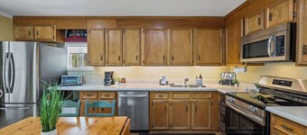 Lakeside Bungalow, Sleeps 12, Private Dock + More!