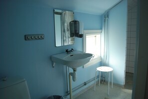 Towels, soap, toilet paper - Sofielund Vandrarhem & Camping  (Sala)