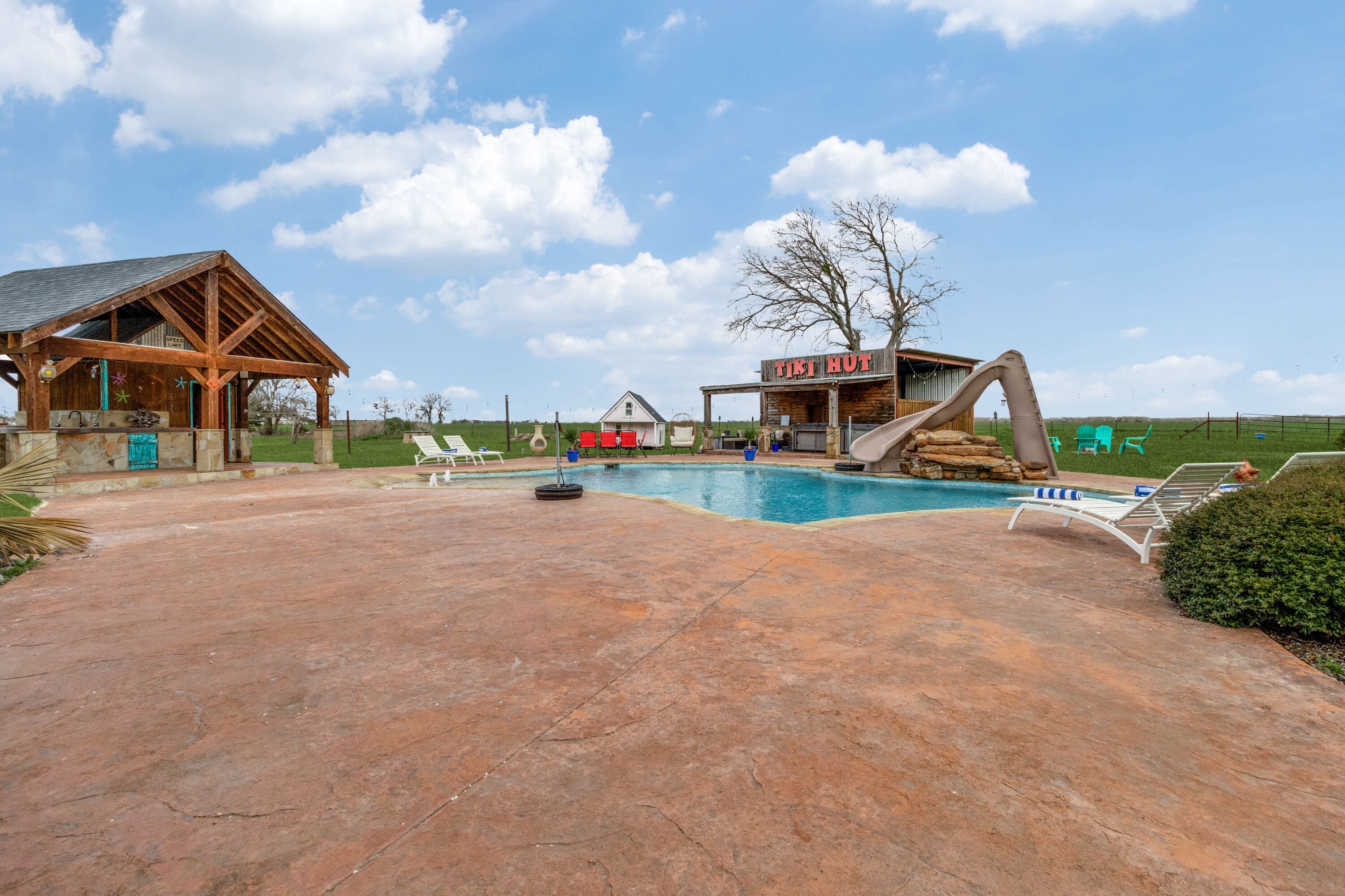 Tiki Hut Ranch on 5 Secluded Acres