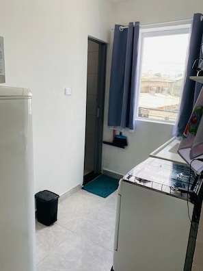 Room 08 | Laptop workspace, free WiFi, bed sheets