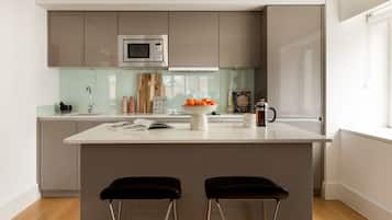 Loftsleilighet, 2 soverom | Eget kjøkken | Kjøleskap, mikrobølgeovn, ovn og kokeplater