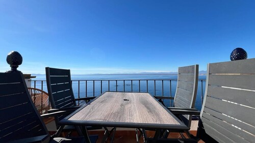 Schönes Haus mit Meerblick AV-35