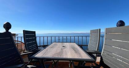 Beautiful house with sea view AV-35