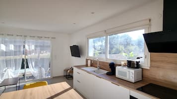 Refrigerador, microondas, horno, placa de cocina