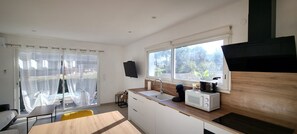 Fridge, microwave, oven, stovetop - L'eden des Aspres (Thuir)