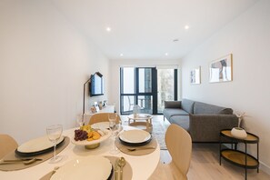 Two Bedroom with Balcony | Oppholdsområde | Smart-TV