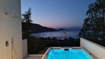 Tina de hidromasaje al aire libre