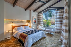 4 bedrooms, iron/ironing board, travel crib, free WiFi - Mid-Century Modern Montecito Escape (Montecito)