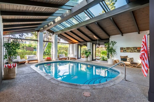Mid-Century Modern Montecito Escape