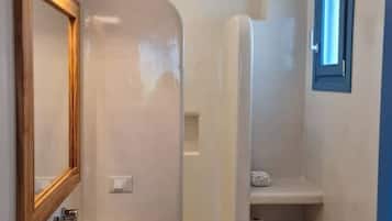 Dusche, Haartrockner, Bidet, Handtücher