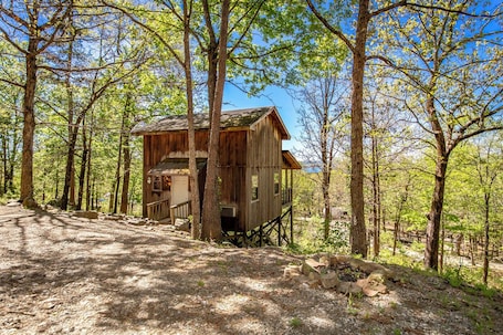 Exterior. Blue Clouds Resort Rustic Charm