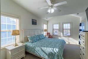 6 bedrooms, iron/ironing board, Internet, bed sheets - Gorgeous Nags Head vacation rental across the street from Jockey's Ridge! (Nags Head)