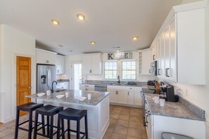 Fridge, microwave, oven, stovetop - Gorgeous Nags Head home across the street from Jockey's Ridge by Sun Realty (Nags Head)