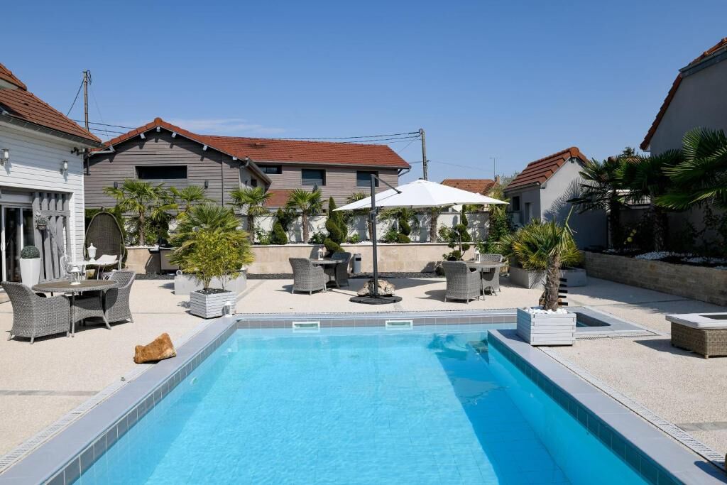 Piscina all'aperto, una piscina riscaldata