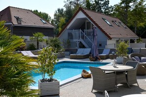 Outdoor pool, a heated pool - Le Cabanon (Villechétif)