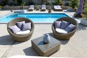 Outdoor pool, a heated pool - Le Cabanon (Villechétif)