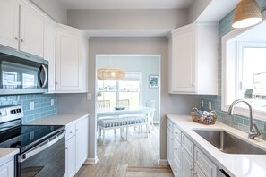 Refrigerador, microondas, horno y lavavajillas