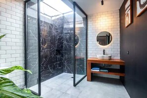 Shower - 6 BR Modern Tropical Bali Villa (Badung)