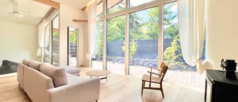 Villa (One-story Building) | Área de sala de estar | Piso con calefacción