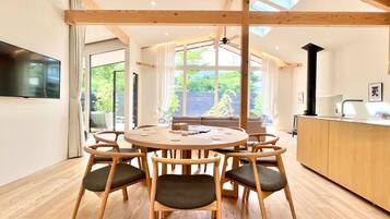 Vila (One-story Building) | Sala de jantar