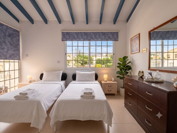 3 habitaciones, tabla de planchar con plancha, wifi y ropa de cama 