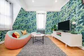 Smart TV - Crashpads Shoreditch Brick Lane Mini Loft 3
 (London)