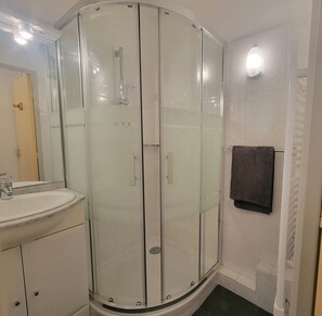 Bathroom - Cosy family cocoon with beautiful loggia (Fréjus)