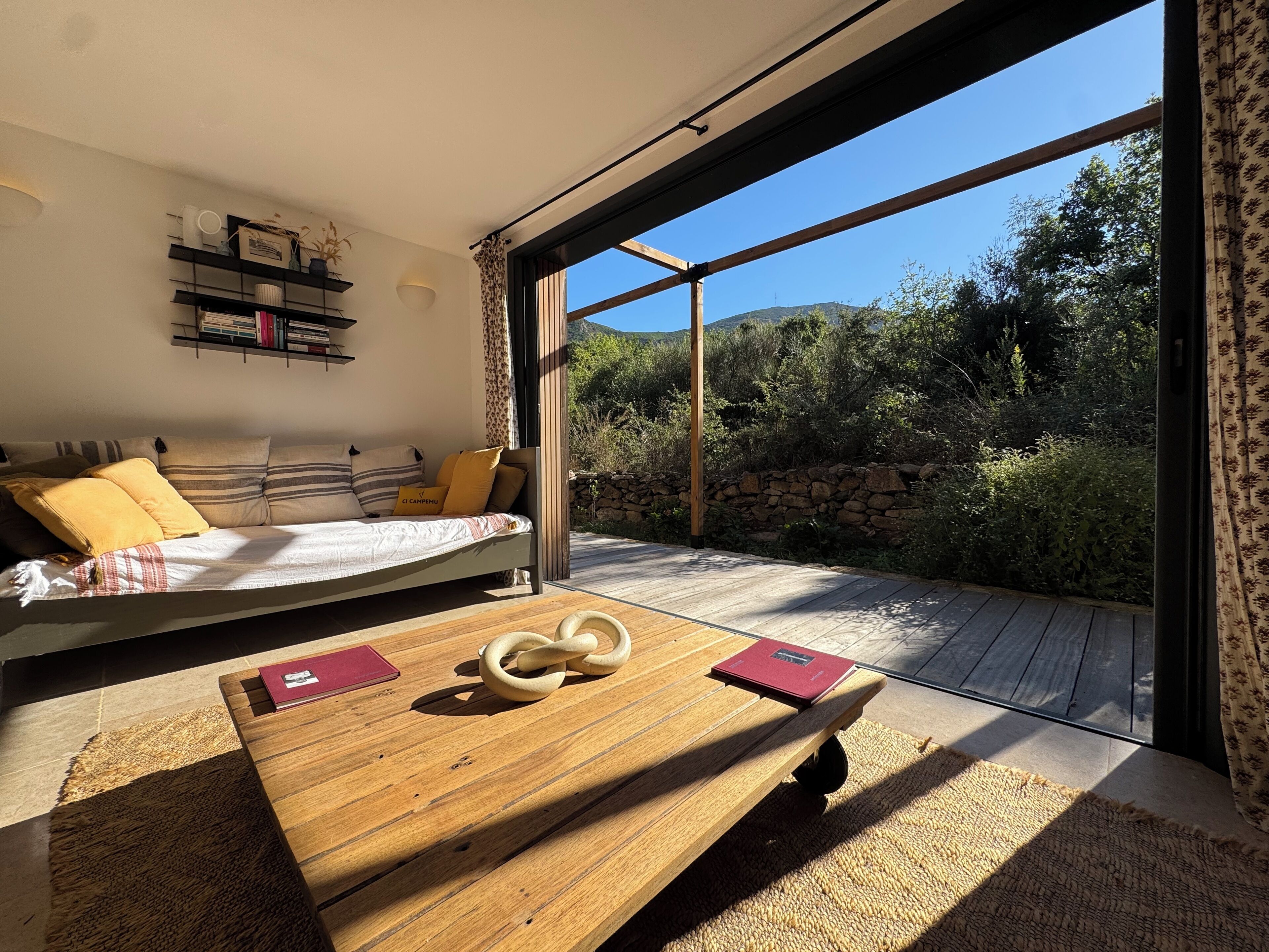 TV connectée, jeux vidéo, livres