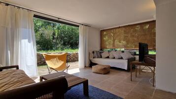 3 chambres, bureau, fer et planche Ă repasser, lit parapluie