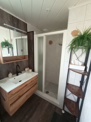 Shower, hair dryer - Idyllic, detached vacation home on the Grevelingenmeer (Herkingen)