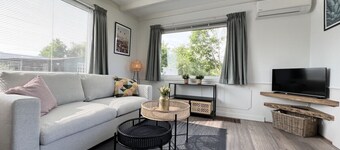 NEW - The Cosy Houseboat - on a lake near Amsterdam