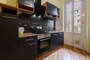 Comfort appartement | Privékeuken | Een koelkast, een oven, een kookplaat, een vaatwasser