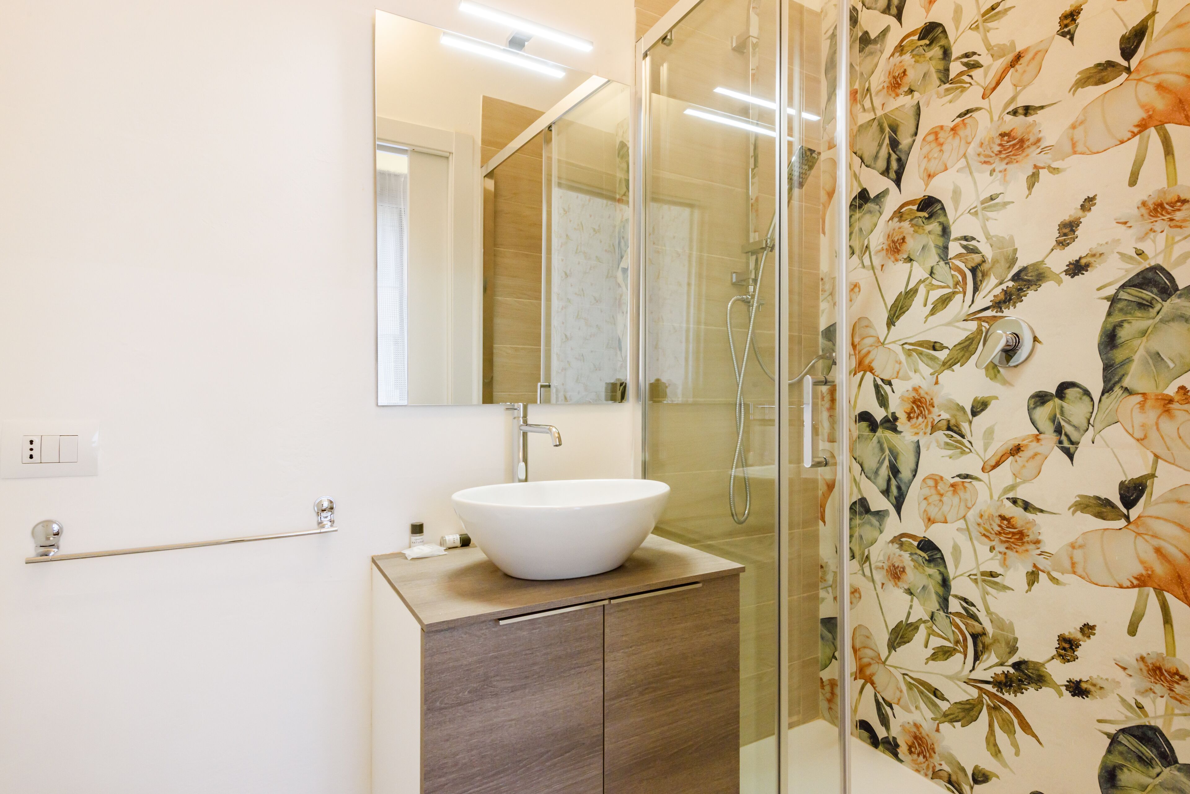 Comfort Apartment | Bathroom | Shower, hair dryer, bidet, towels