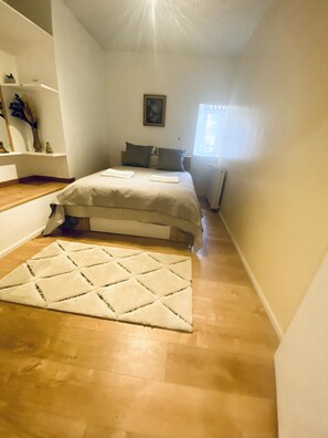 3 makuuhuonetta, silitysrauta/-lauta, ilmainen Wi-Fi, vuodevaatteet