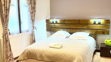 3 chambres, fer et planche à repasser, Wi-Fi gratuit, draps fournis