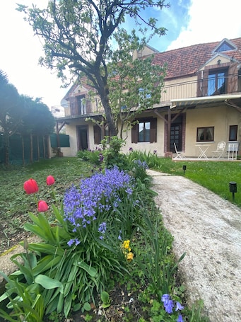 外観. Appartement Indépendant Avec Jardin Dans une Maison