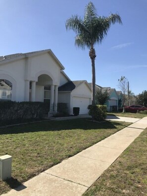 Property grounds - Family Fun 4 bedroom Vacation home (Kissimmee)