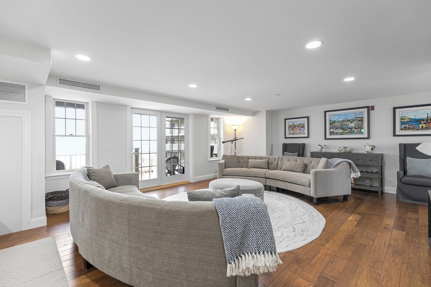 Condo Room 300 Grand Victorian's Largest Rental! - Old Orchard Beach, ME