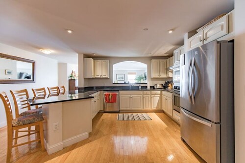 Oceanfront 3 bedroom luxury Condo, private balcony!