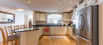 Oceanfront 3 bedroom luxury Condo, private balcony!