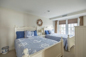 3 bedrooms, WiFi, bed sheets, wheelchair access - Oceanfront 3 bedroom luxury Condo, private balcony! (Old Orchard Beach)