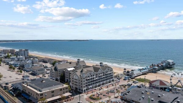 Beach - Ocean Front Condo With Private Balcony! Amazing Views! (Old Orchard Beach)