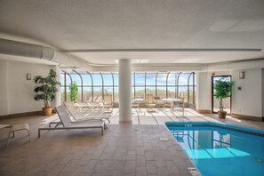 Una piscina techada, una piscina climatizada