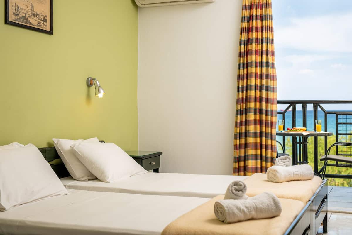 Studio | 1 bedroom, in-room safe, free WiFi, bed sheets