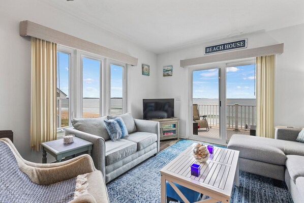 TV - 3 Bedroom 2 Bathroom Direct Ocean views! (Old Orchard Beach)