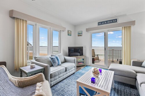 3 Bedroom 2 Bathroom Direct Ocean views!